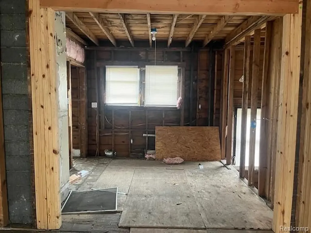 225 W Longwood Place Highland Park City MI 48203