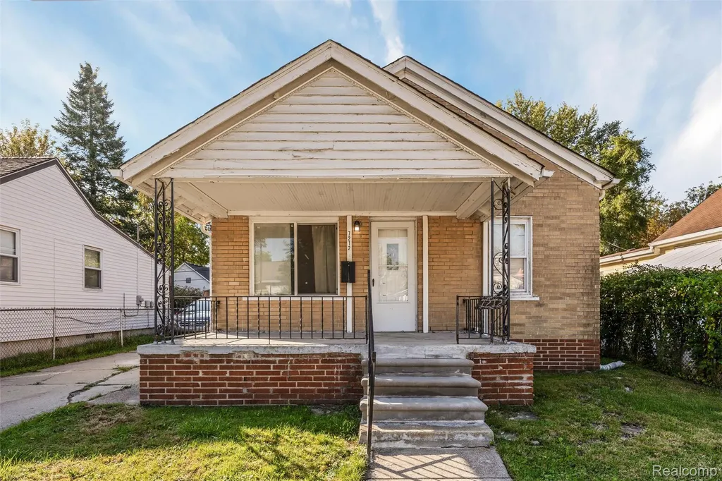 7212 Hudson Avenue Warren City MI 48091