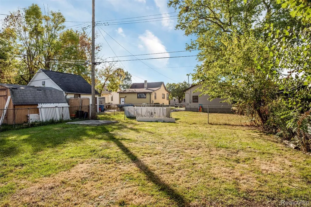 7212 Hudson Avenue Warren City MI 48091
