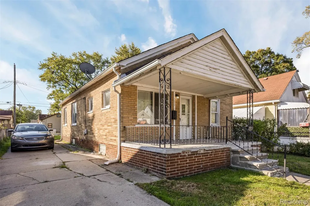 7212 Hudson Avenue Warren City MI 48091