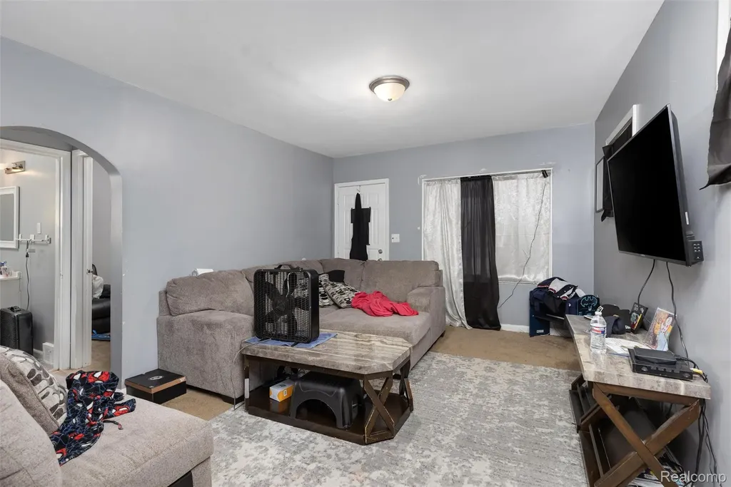 7212 Hudson Avenue Warren City MI 48091