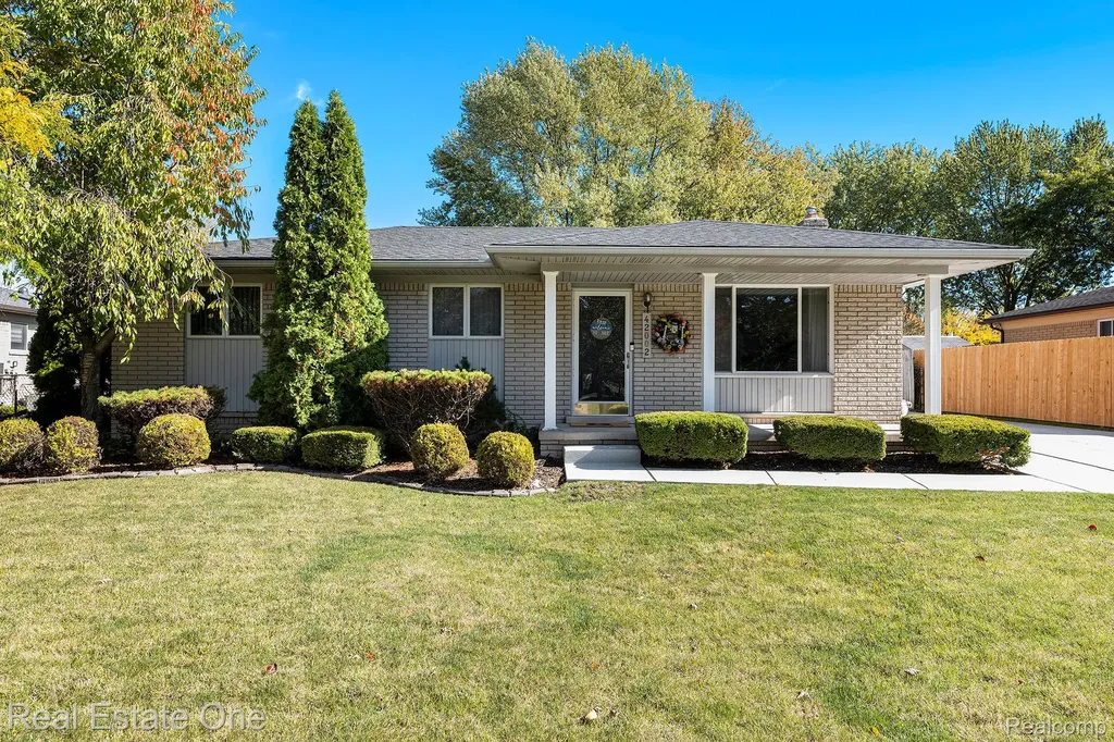 42002 Coulon Drive Clinton Charter Township MI 48038
