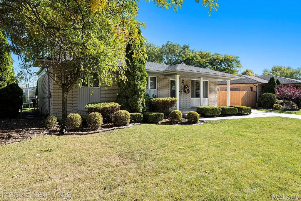42002 Coulon Drive Clinton Charter Township MI 48038