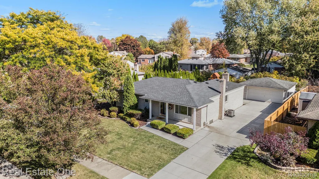 42002 Coulon Drive Clinton Charter Township MI 48038