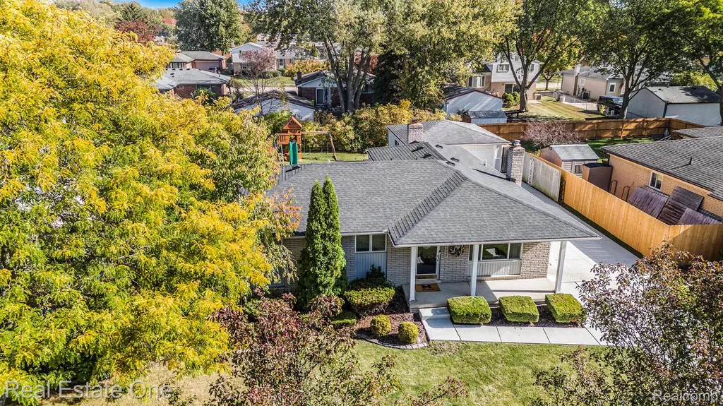 42002 Coulon Drive Clinton Charter Township MI 48038