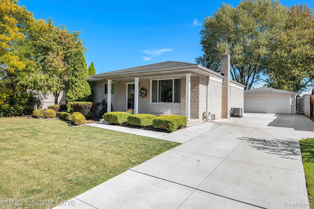 42002 Coulon Drive Clinton Charter Township MI 48038