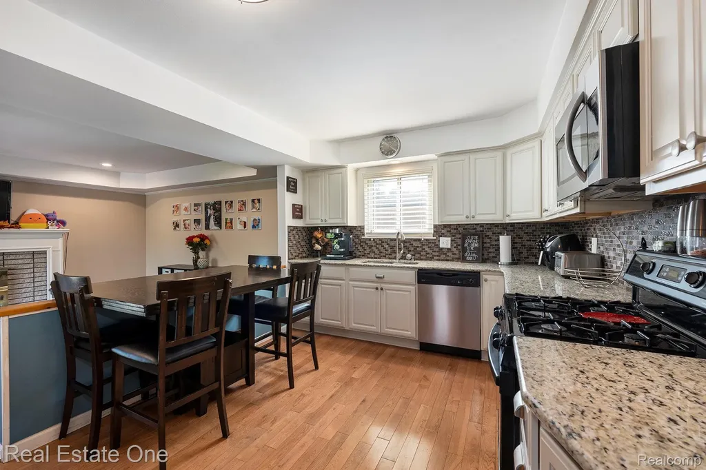 42002 Coulon Drive Clinton Charter Township MI 48038
