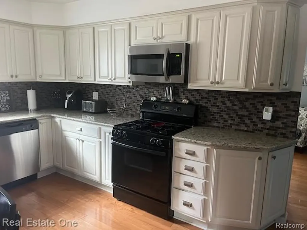 42002 Coulon Drive Clinton Charter Township MI 48038
