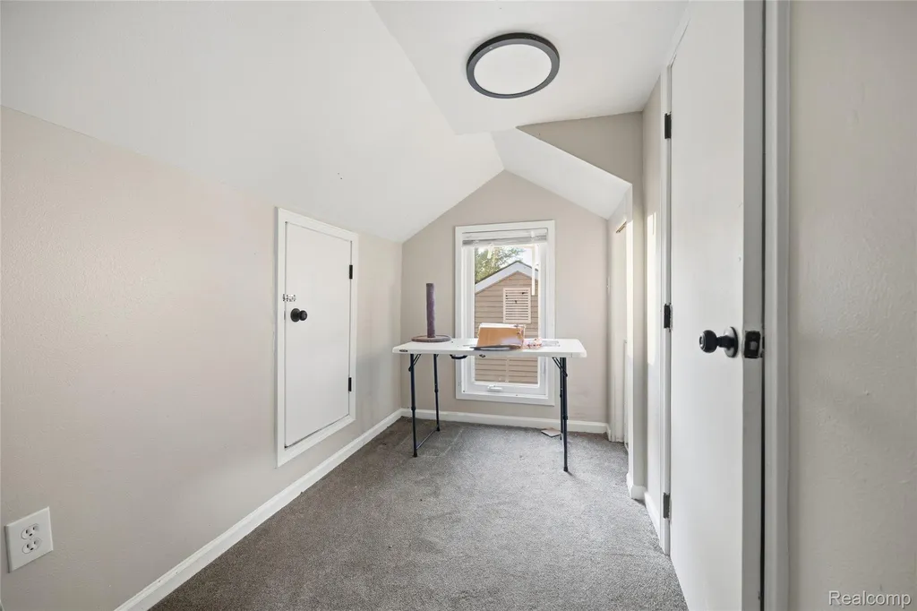 18811 Washtenaw Harper Woods City MI 48225