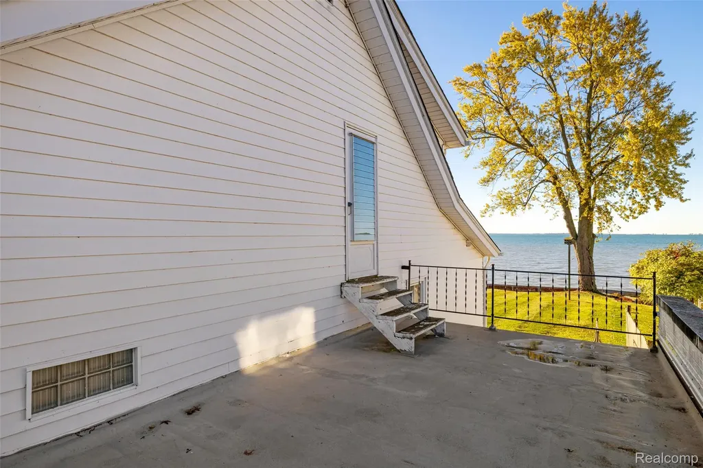 9669 Dixie Highway Ira Township MI 48023