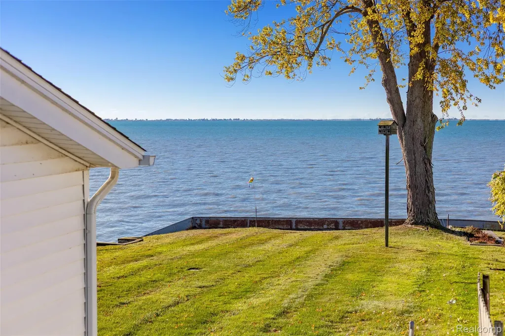 9669 Dixie Highway Ira Township MI 48023