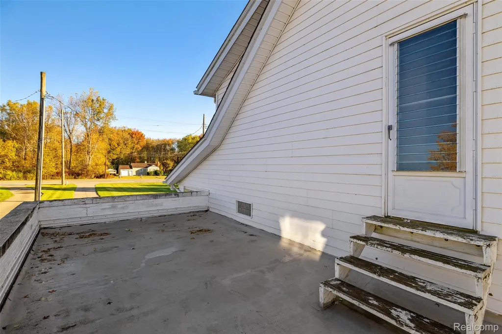9669 Dixie Highway Ira Township MI 48023