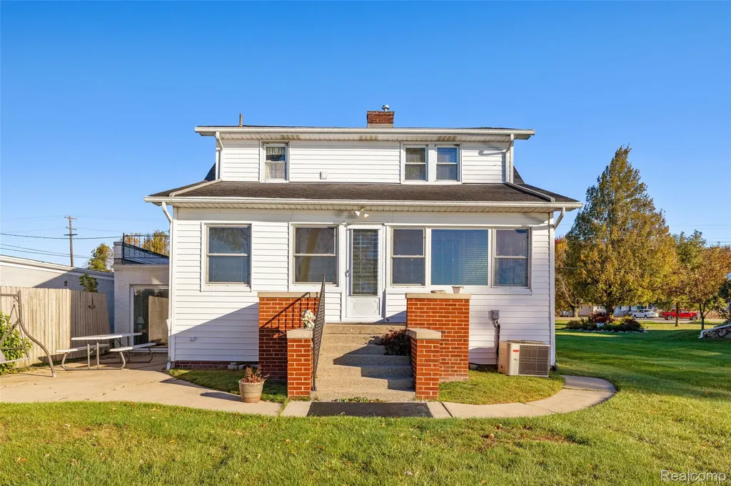 9669 Dixie Highway Ira Township MI 48023