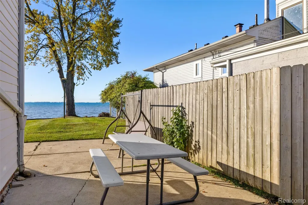 9669 Dixie Highway Ira Township MI 48023