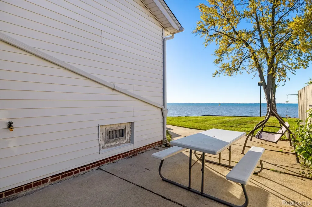 9669 Dixie Highway Ira Township MI 48023