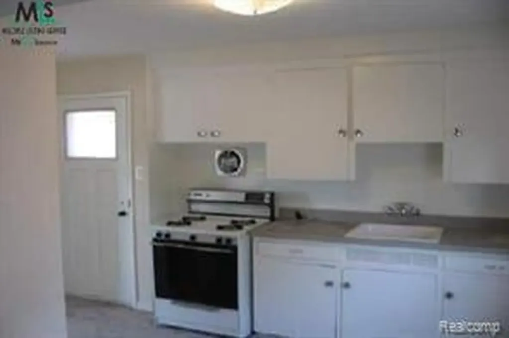 20715 Moross Road Detroit City MI 48224