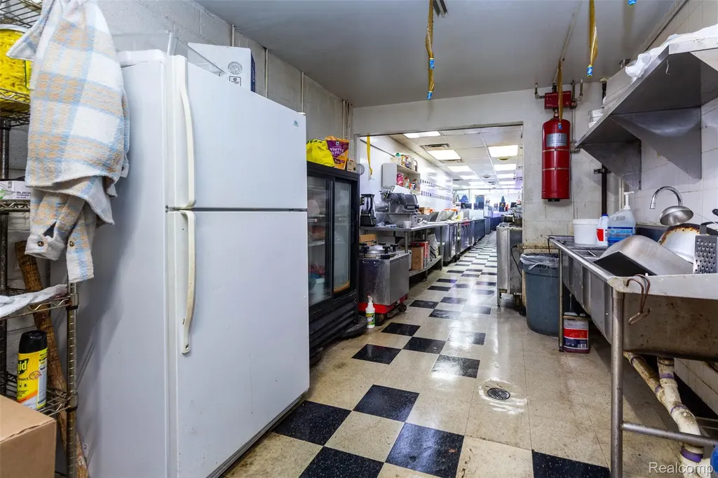 1360 W Fort Street Detroit City MI 48226