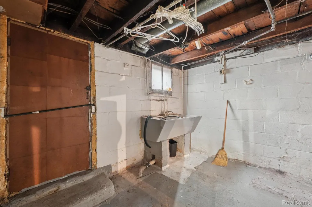 1103 Lansing Street Detroit City MI 48209