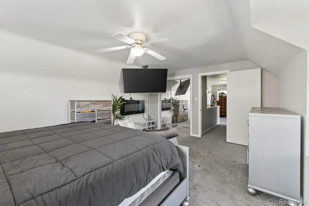 28025 Sunset Boulevard W Lathrup Village City MI 48076
