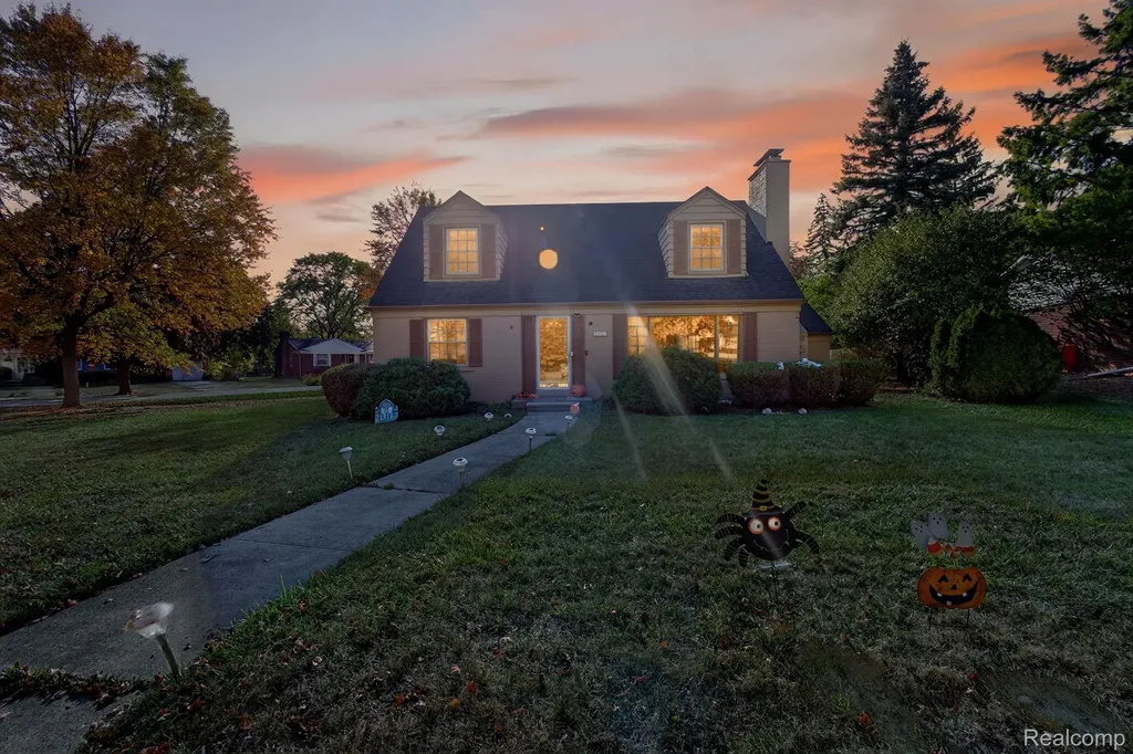 28025 Sunset Boulevard W Lathrup Village City MI 48076