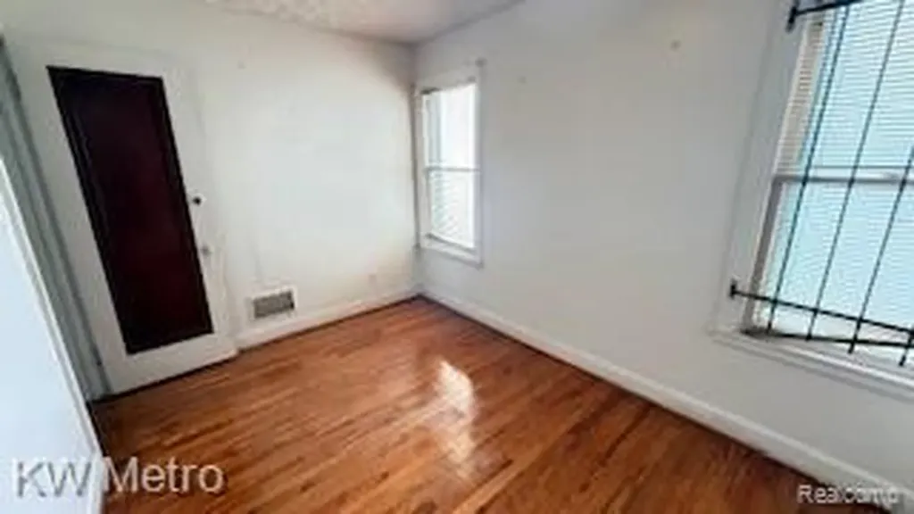11739 Grandmont Avenue Detroit City MI 48227