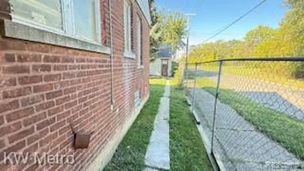 11739 Grandmont Avenue Detroit City MI 48227