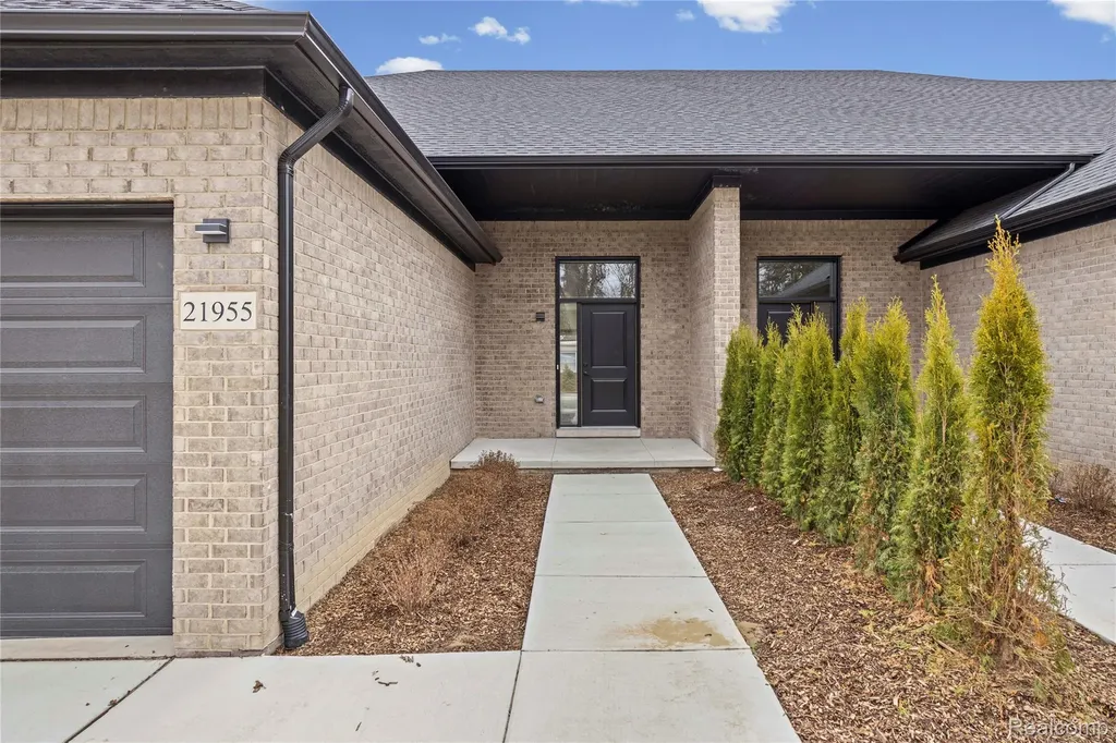 21959 Deer Brook Drive Southfield City MI 48075