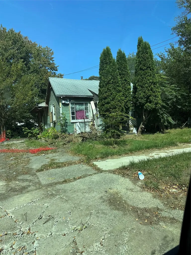 1445 Maryland Avenue Flint City MI 48506