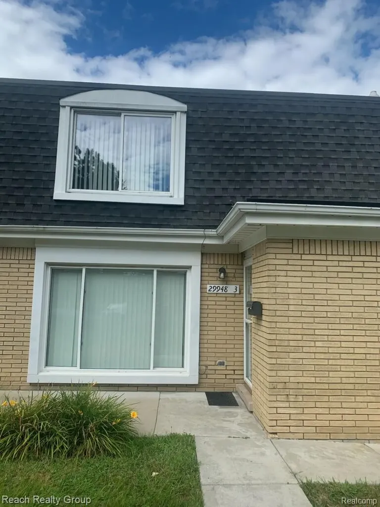 29948 City Center Drive Warren City MI 48093