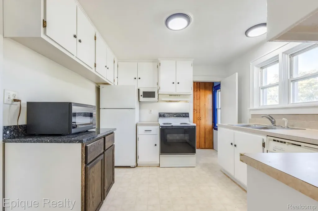 1433 Poplar Street Port Huron City MI 48060