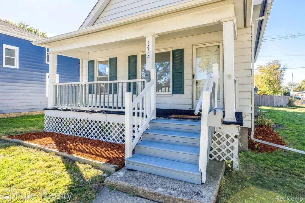 1433 Poplar Street Port Huron City MI 48060