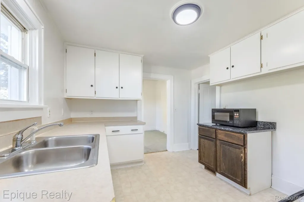 1433 Poplar Street Port Huron City MI 48060