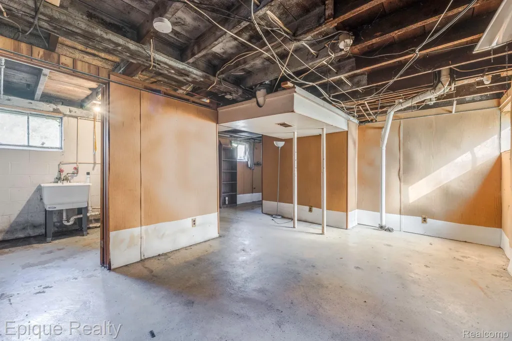 1433 Poplar Street Port Huron City MI 48060