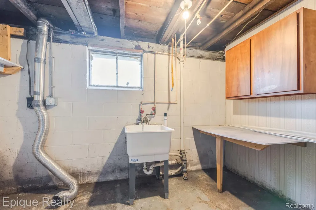 1433 Poplar Street Port Huron City MI 48060