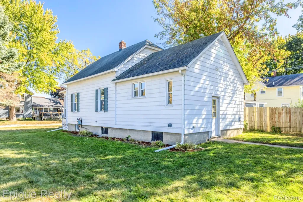 1433 Poplar Street Port Huron City MI 48060