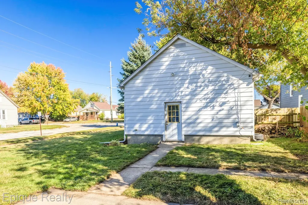 1433 Poplar Street Port Huron City MI 48060