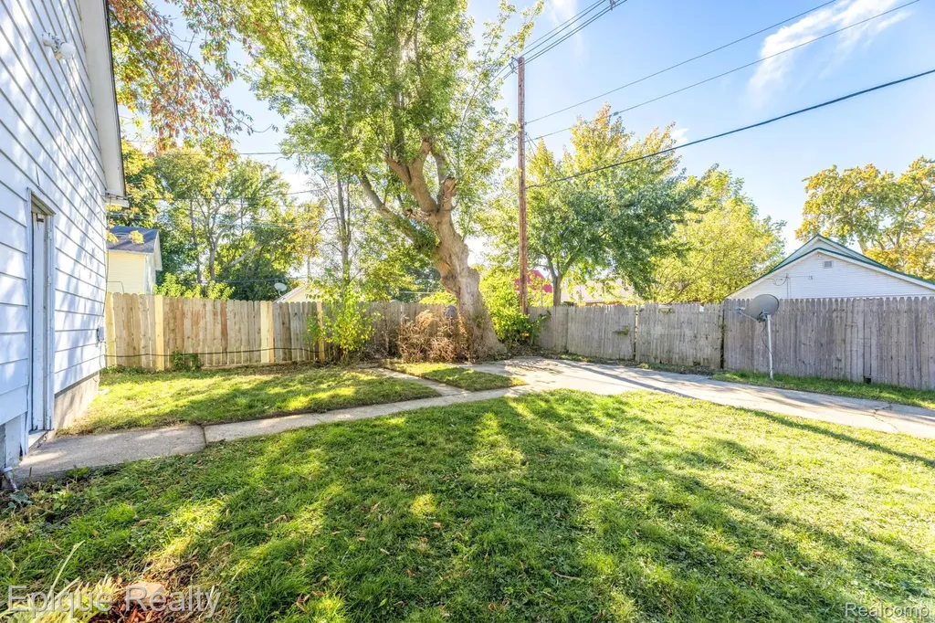 1433 Poplar Street Port Huron City MI 48060