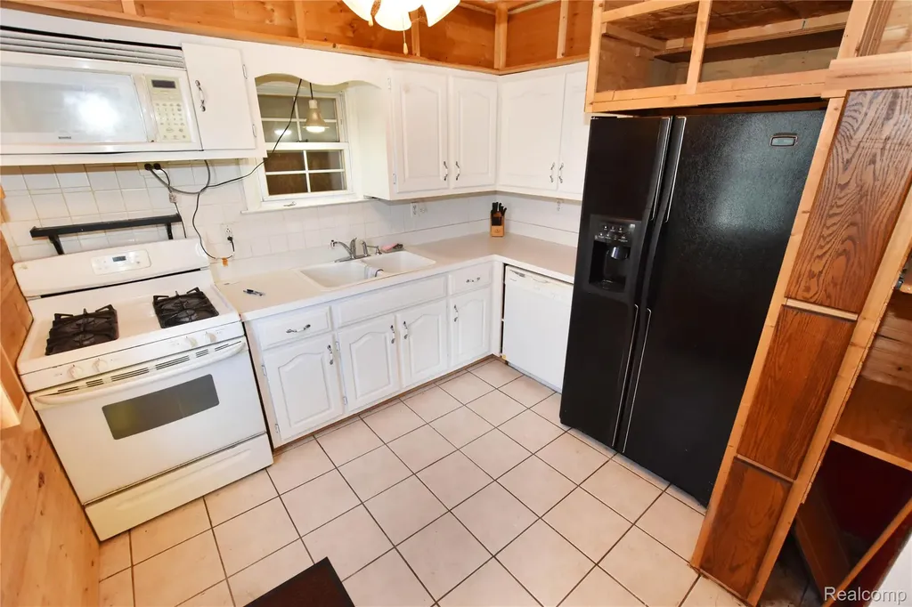 8107 E Bristol Road Davison Township MI 48423