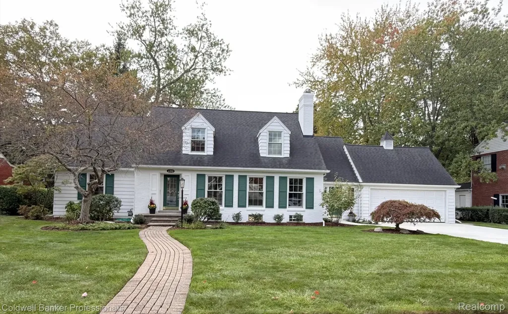 499 Sunningdale Drive Grosse Pointe Woods City MI 48236