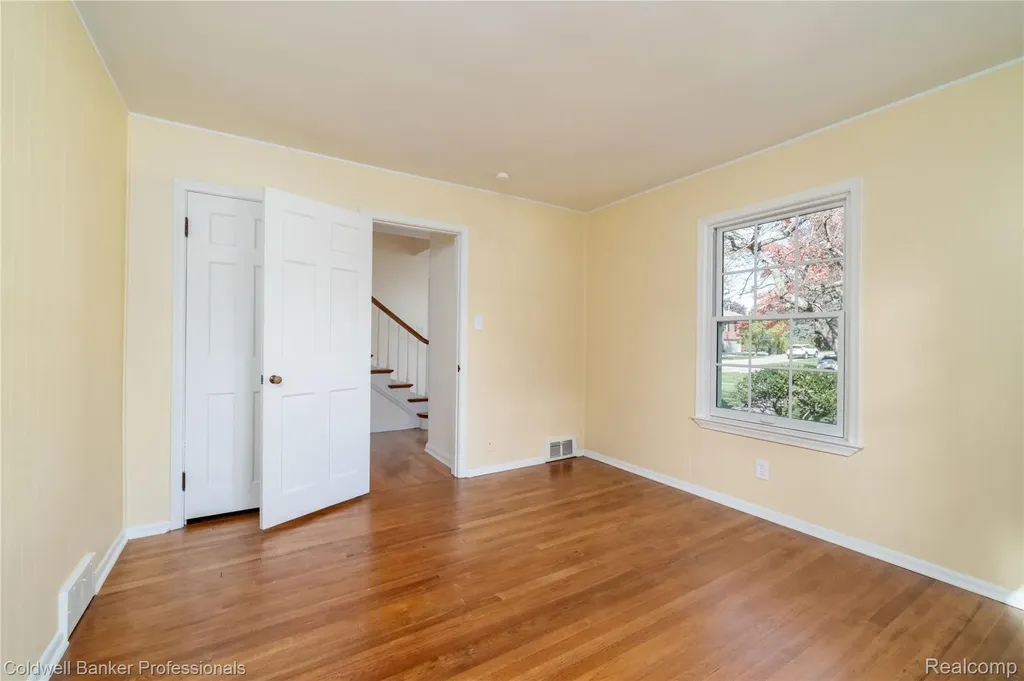 499 Sunningdale Drive Grosse Pointe Woods City MI 48236
