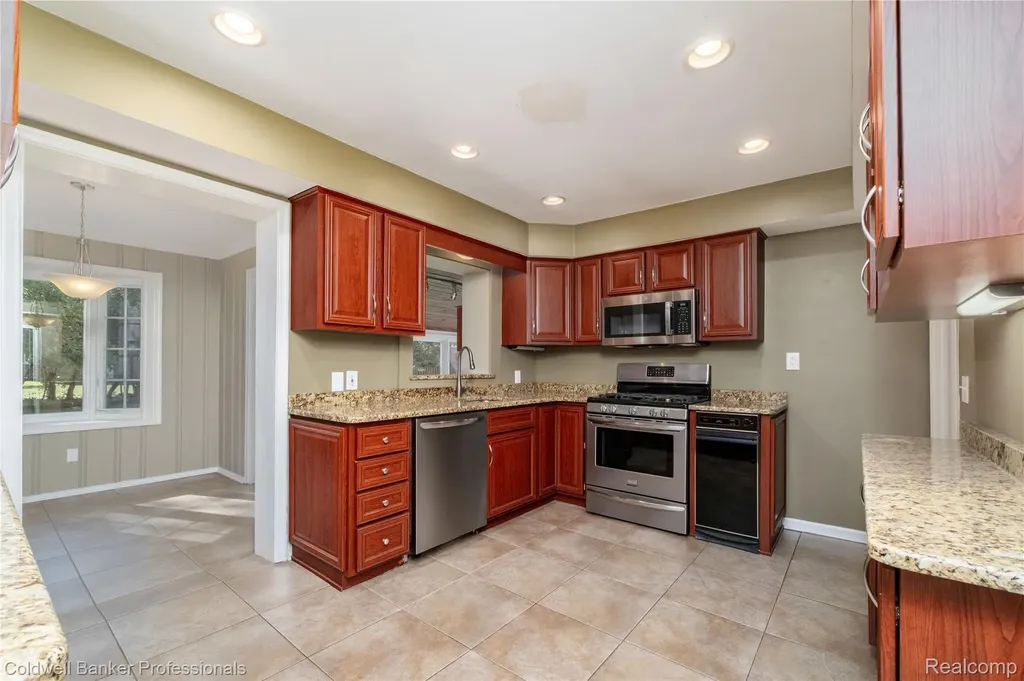 499 Sunningdale Drive Grosse Pointe Woods City MI 48236