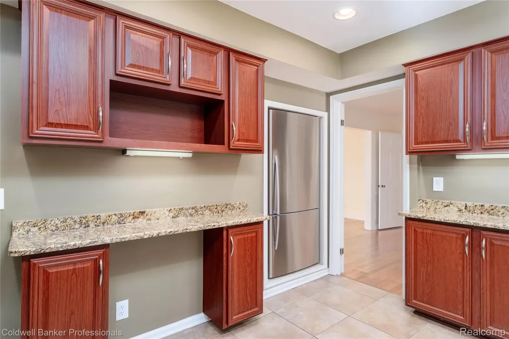 499 Sunningdale Drive Grosse Pointe Woods City MI 48236