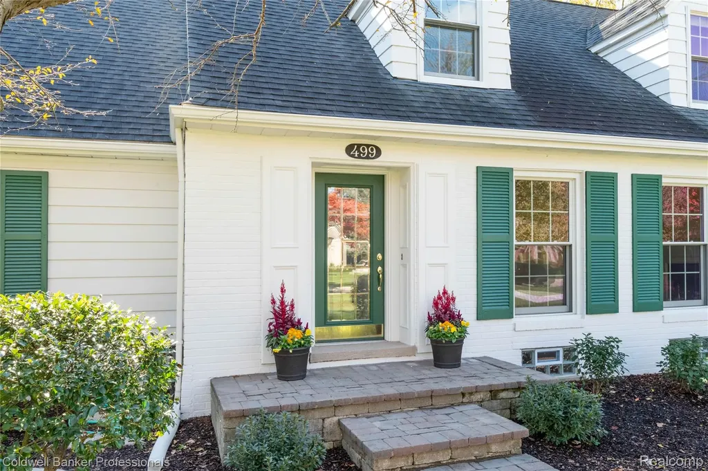 499 Sunningdale Drive Grosse Pointe Woods City MI 48236