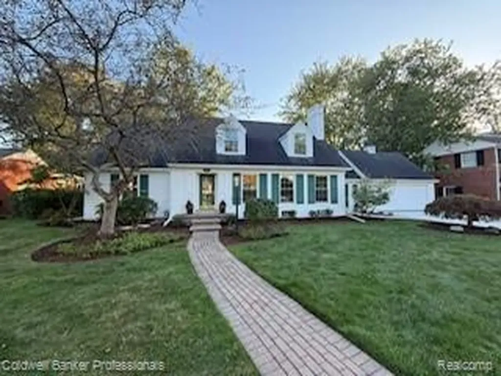 499 Sunningdale Drive Grosse Pointe Woods City MI 48236