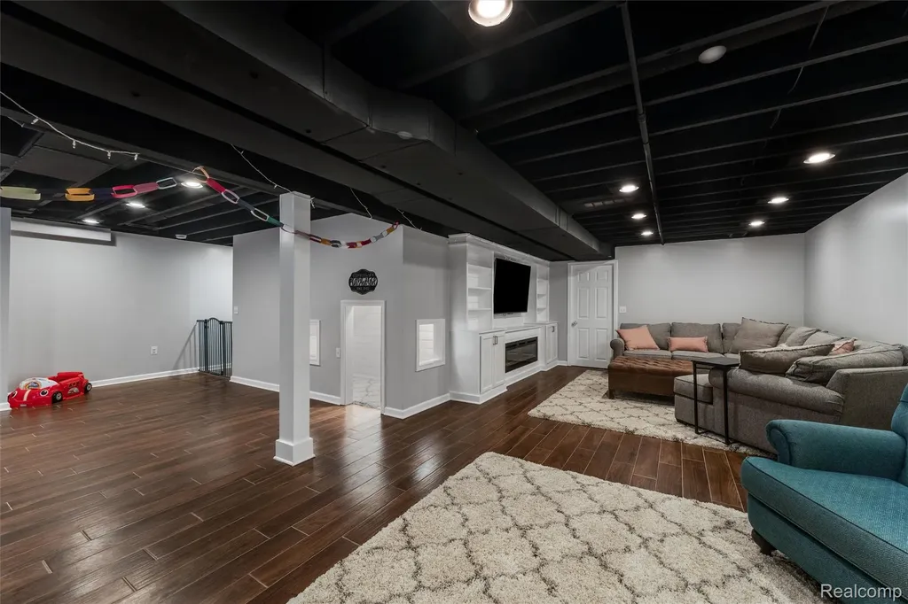 20330 Rambling Drive Clinton Charter Township MI 48038