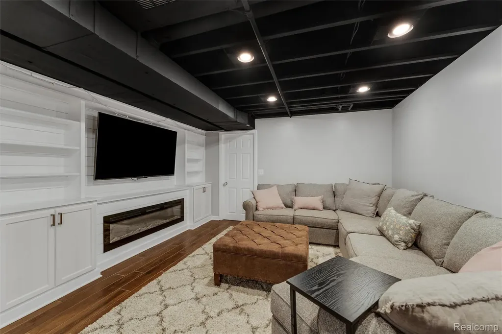 20330 Rambling Drive Clinton Charter Township MI 48038