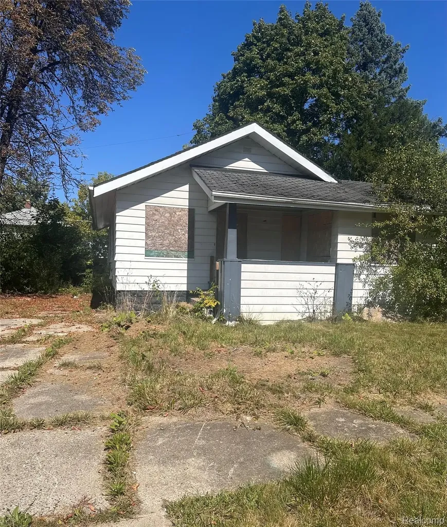 2410 Sloan Street Flint City MI 48504