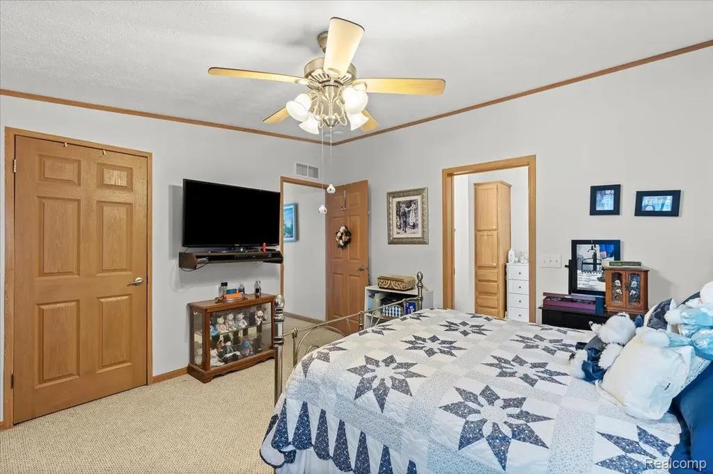 11092 Indianwood Court Green Oak Township MI 48178