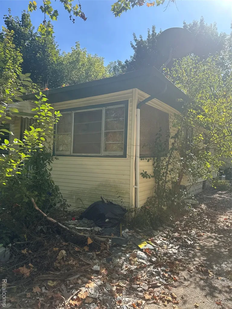 2001 Mackin Road Flint City MI 48504