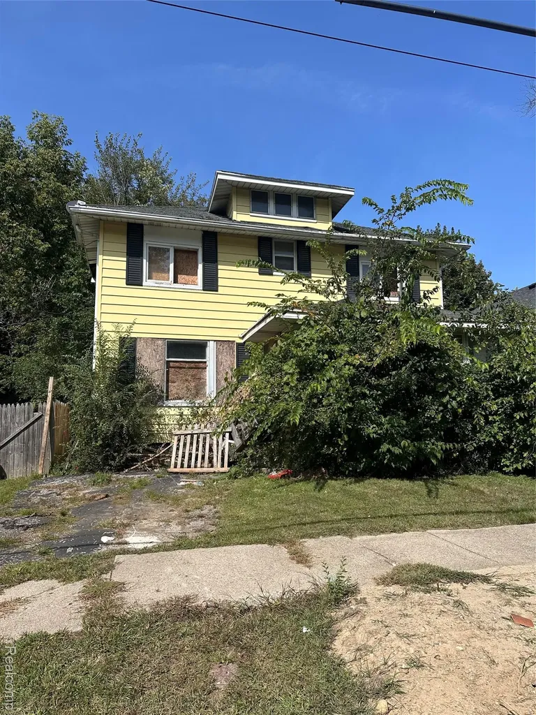 1805 Bennett Avenue Flint City MI 48506
